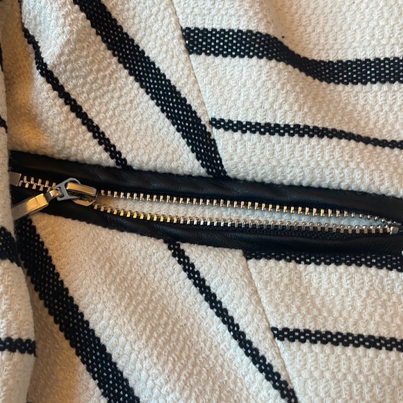 Chico’s blazer size “0” - Picture 3 of 10